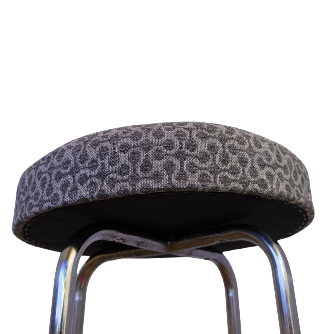 Design trifft Geselligkeit – dein Stehhocker für Bar & Lounge