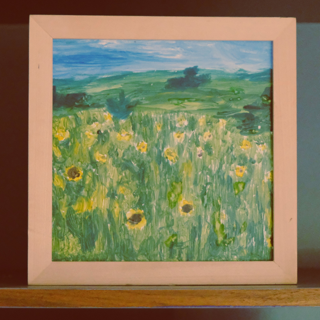 yagemedia – Sonnenblumenfeld in sanfter Landschaft