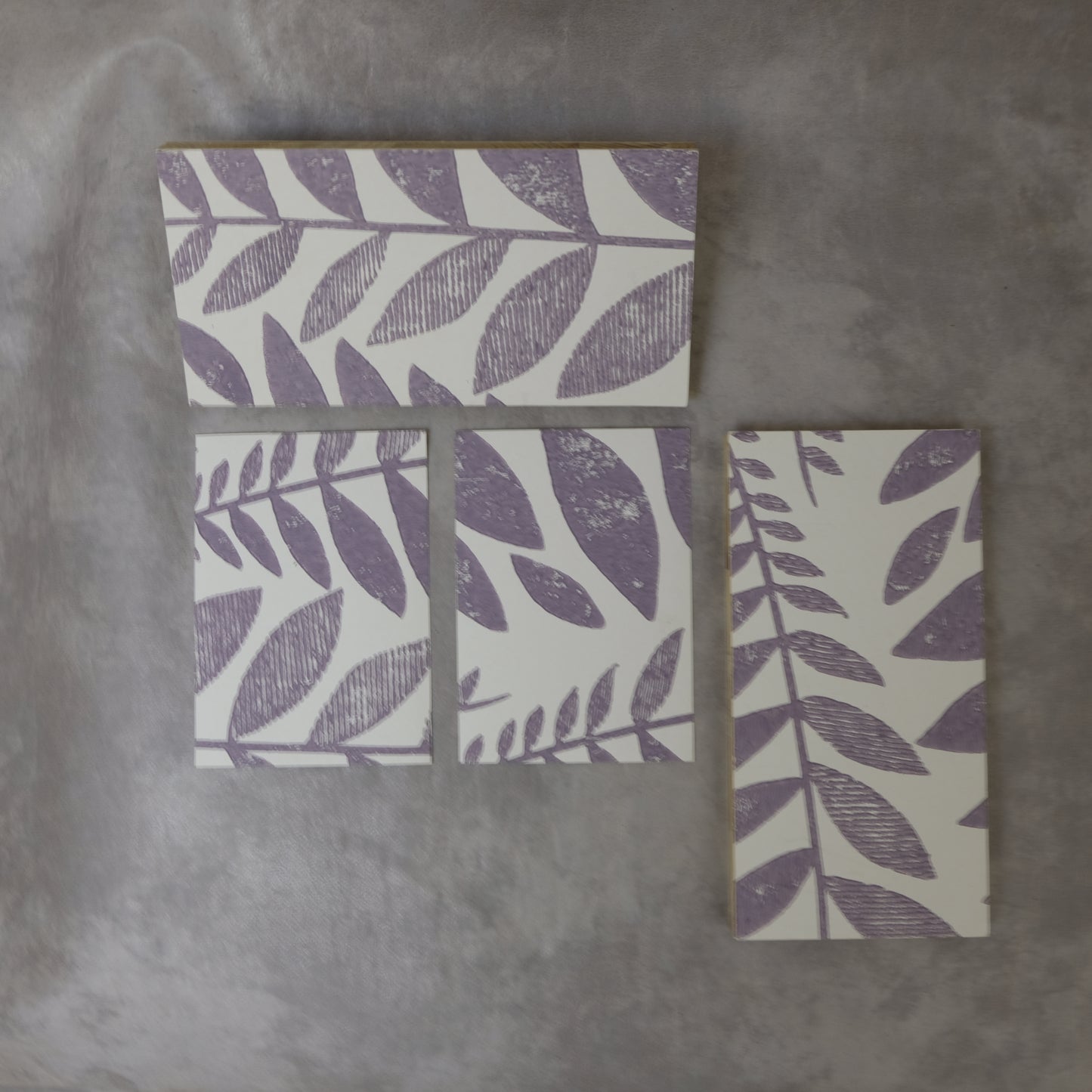 Paket: 2 Tapetenbilder und 2 Postkarten „Blätter Tapete“