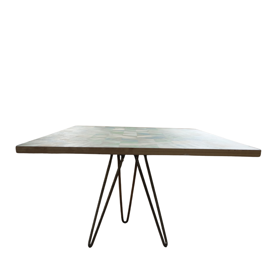 Tisch 70er Style „KQD“ Blau/Grün – Minimalistische Eleganz in Form und Farbe