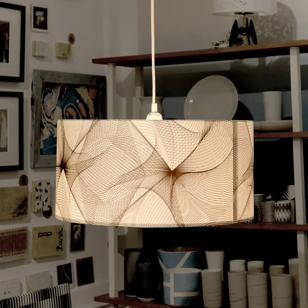Set aus: Tisch und Lampenschirm „Blüte“ – Kunst und Design in perfekter Harmonie