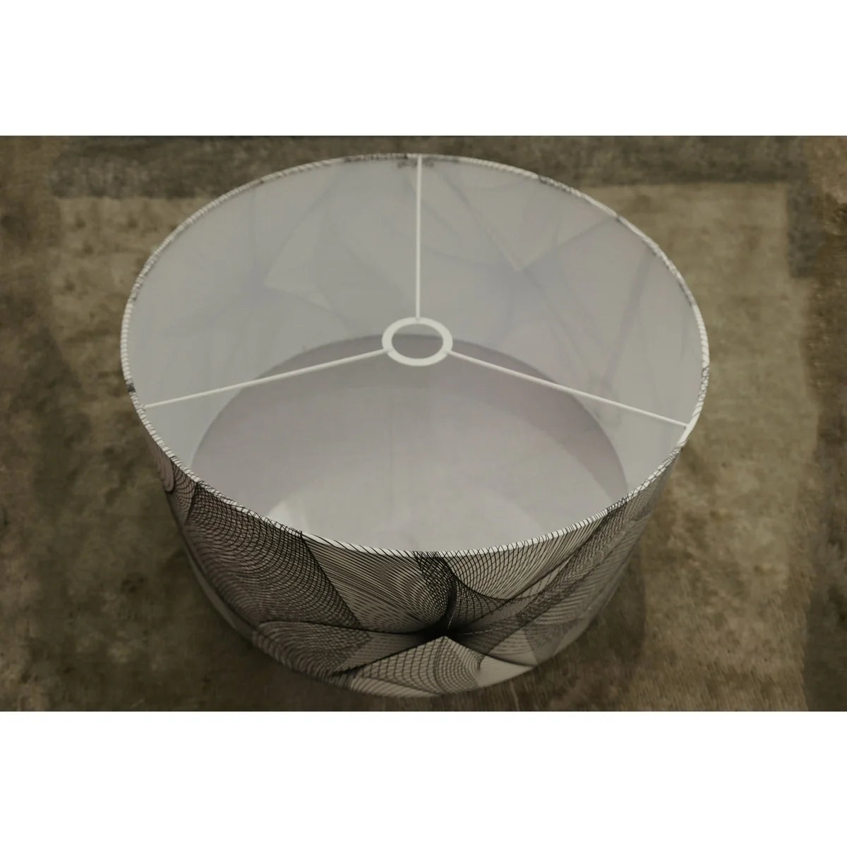 Set aus: Tisch und Lampenschirm „Blüte“ – Kunst und Design in perfekter Harmonie