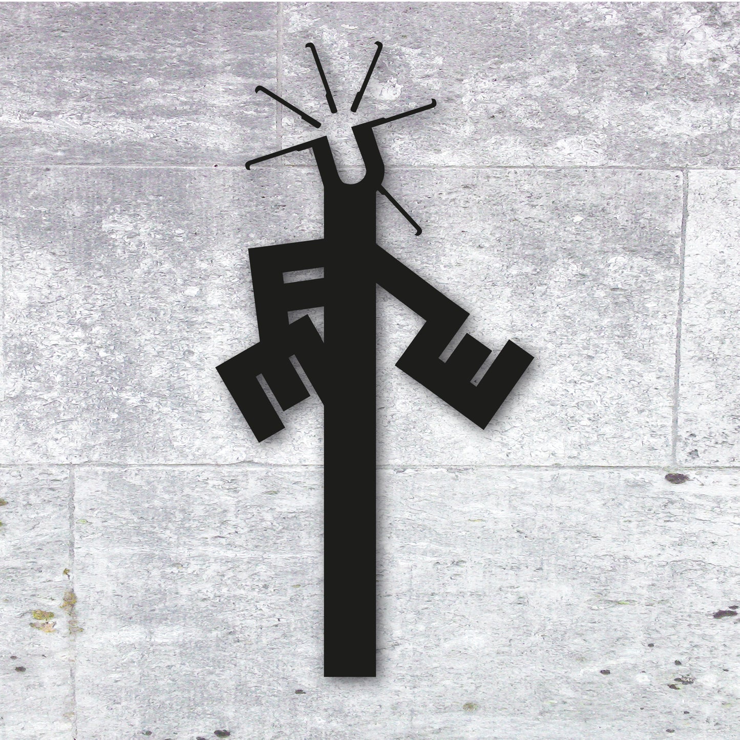 Typografische Figur aus Buchstaben – Moderner Wandschmuck aus Aluverbund