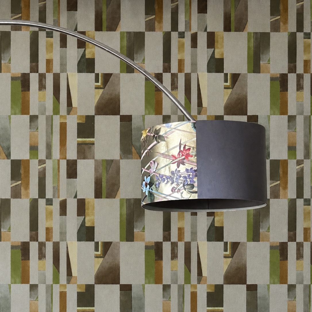 Bogenstehlampe inklusive Lampenschirm mit Tapete eingekleidet