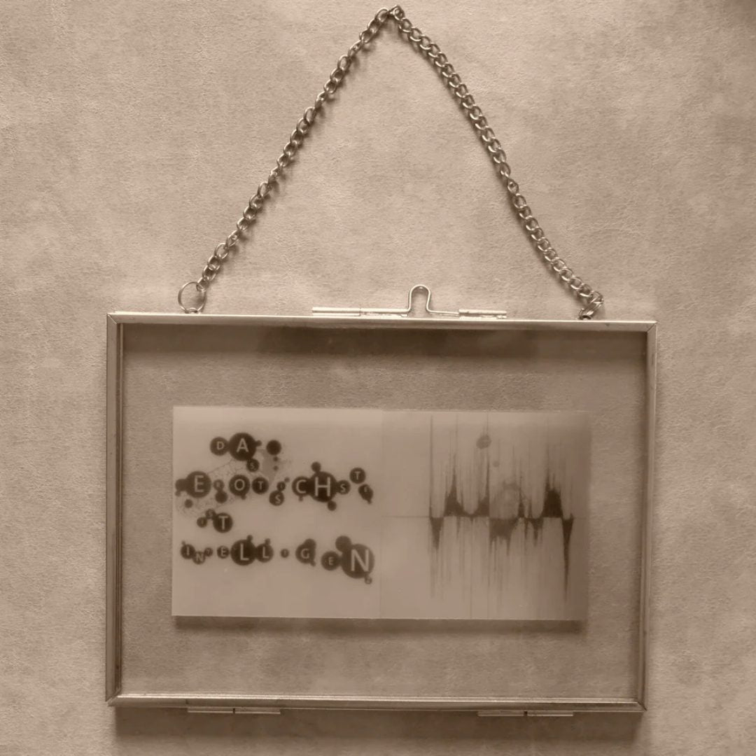 YAGEMEDIA Grafik „Das Erotischste ist Intelligenz“ – Typografische Kunst mit starkem Statement