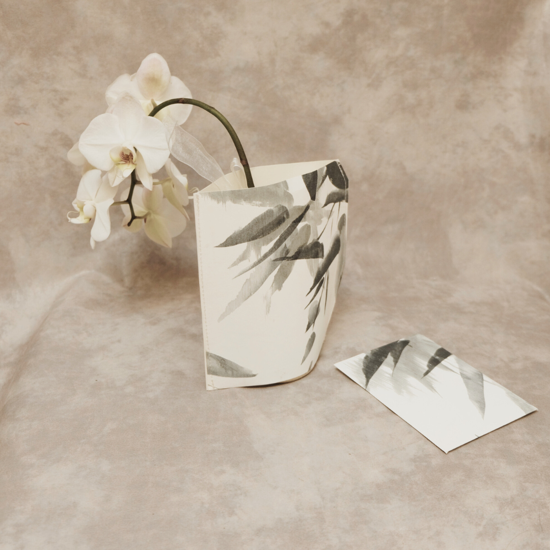 Tapetenvase und Kuvert, Bambus – Upcycling