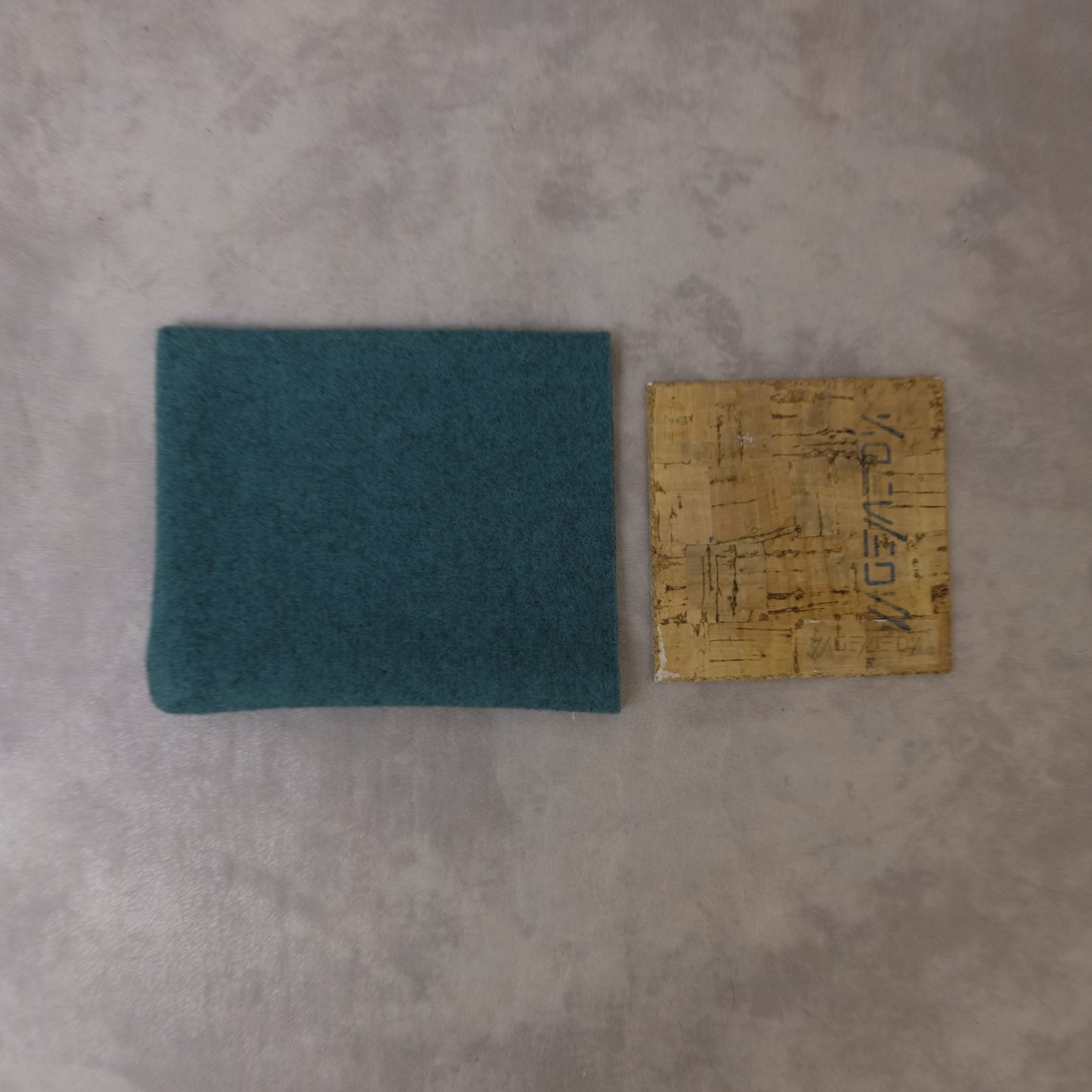 YAGEMEDIA Polaroid „Cow Happy?“ – Material Mix