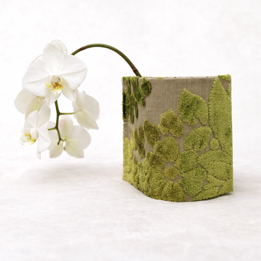 Tapetenvase mit Stoff ummantelt Grün/Streifen