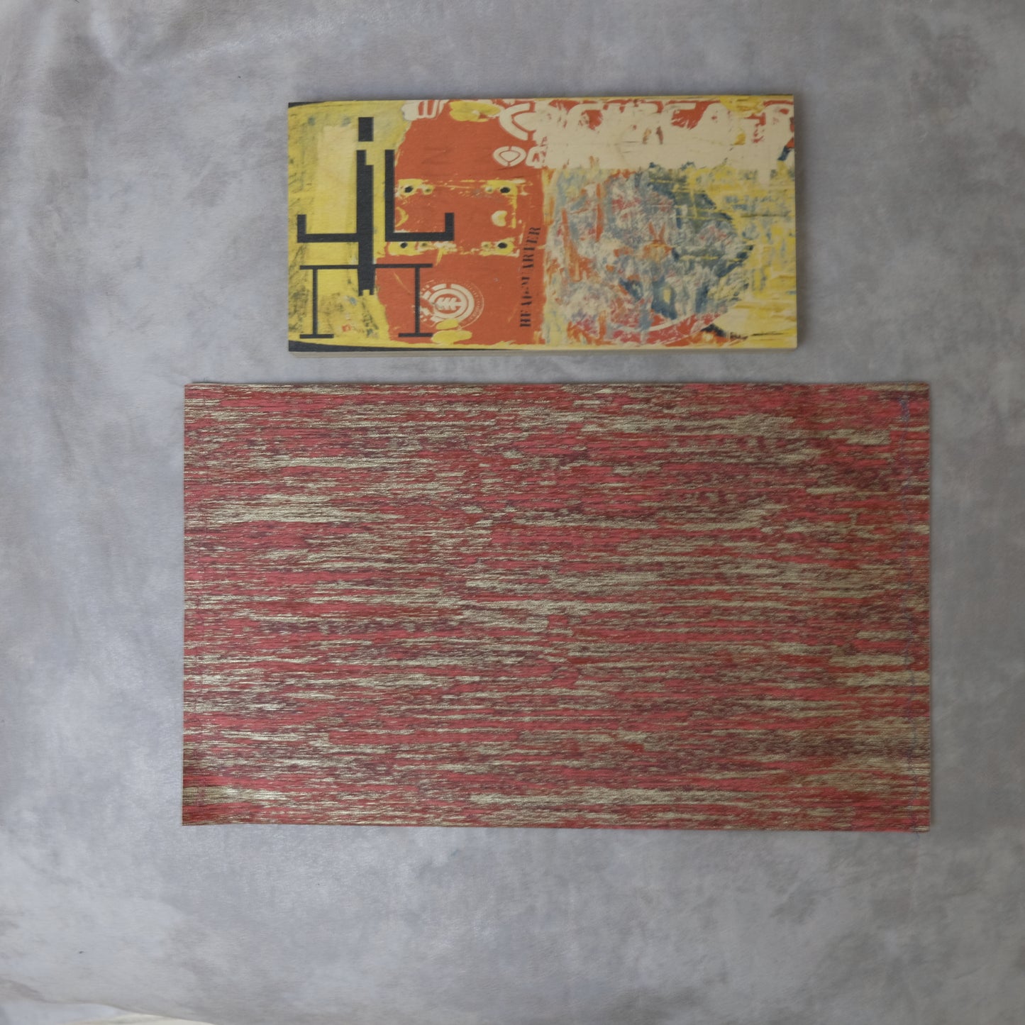 YAGEMEDIA Grafik „Typo-Bild 1/7“ – Typografische Eleganz auf Birkenholz