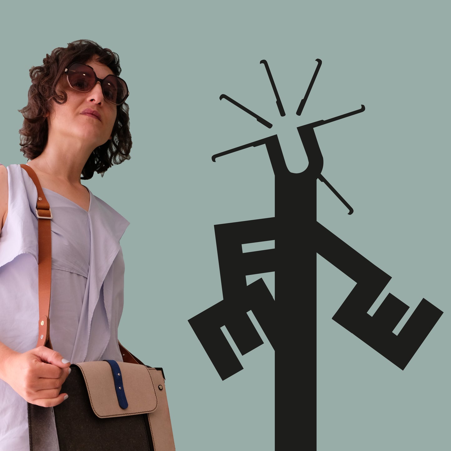 Typografische Figur aus Buchstaben – Moderner Wandschmuck aus Aluverbund