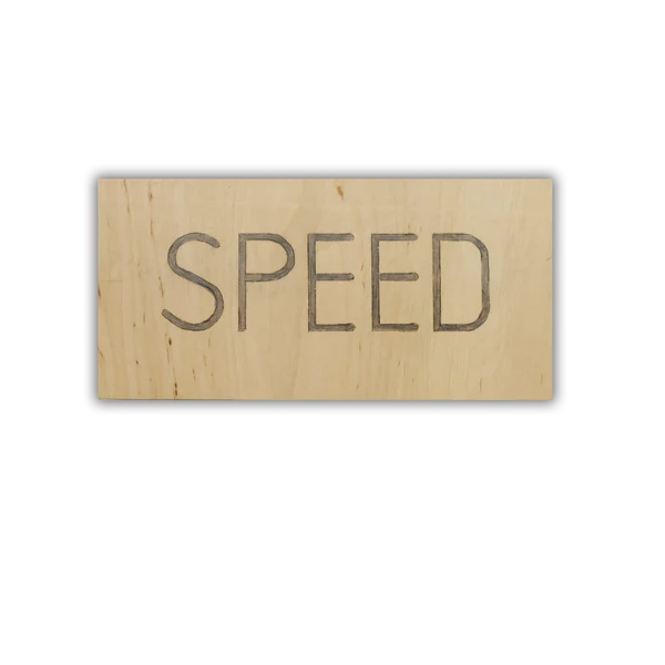 YAGEMEDIA Grafik „Speed“ – Dynamische Typografie auf Multiplex